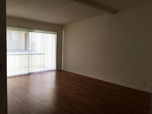 2nd image of 1220 S Barrington Ave APT 04
