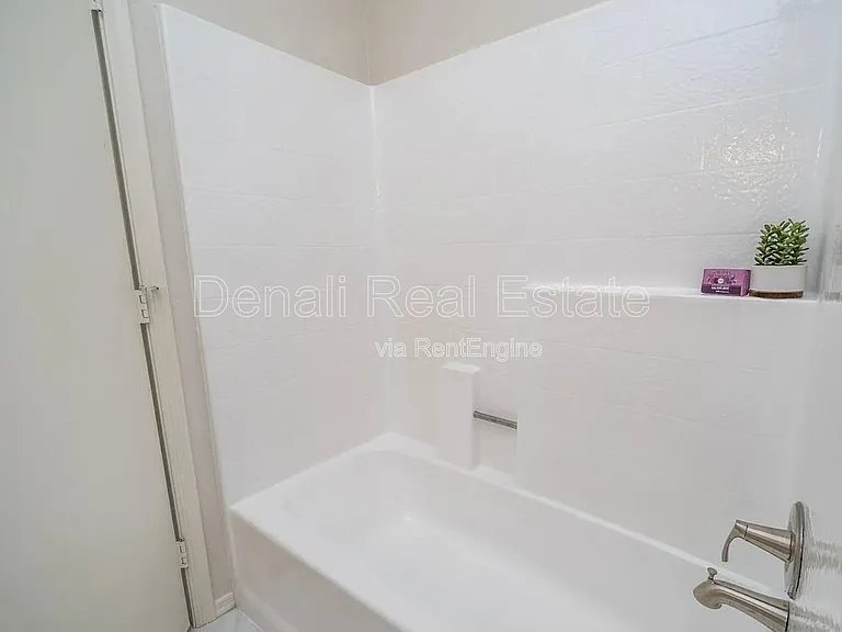 1329 S Mitchell Dr — Photo 12