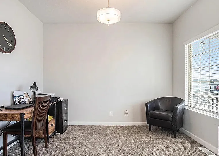 5 bed, 3.5 bath, 3500 sqft, $3,100 — Photo 2