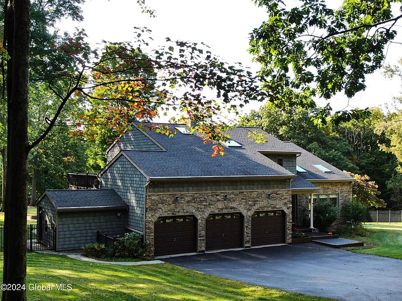 3rd image of 7 Hill Road