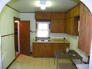 2nd image of 431 Apple St W