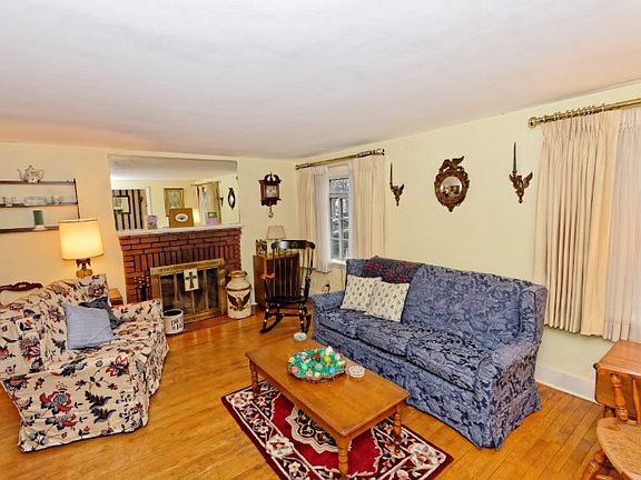 4th image of 147 Rosemont St