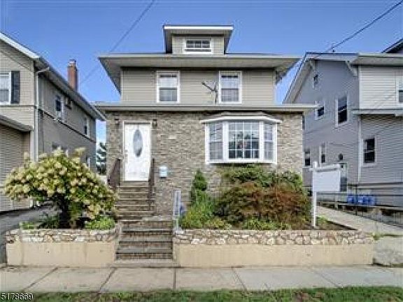 3rd image of 137 Hollywood Ave