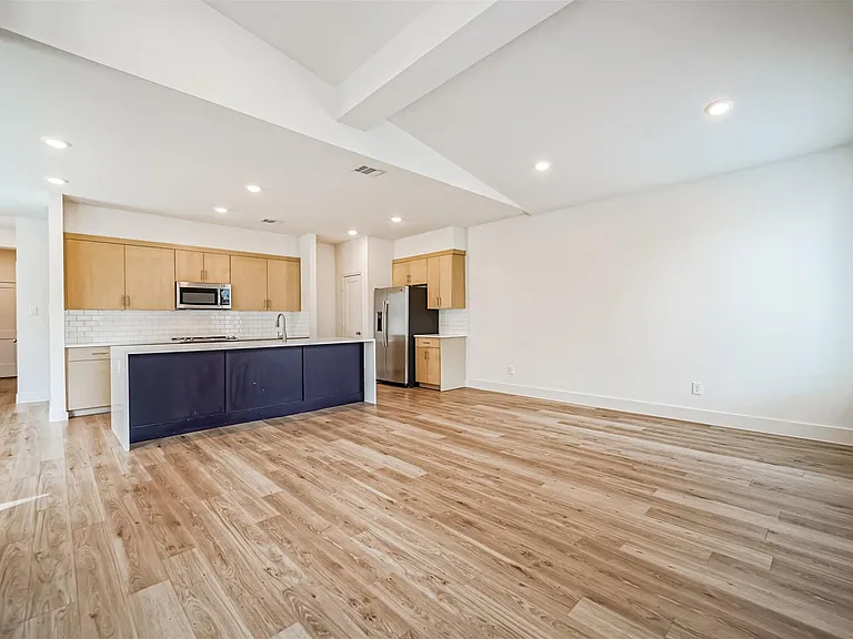 2523 Appian Way #B — Photo 1