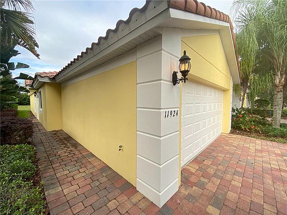 2nd image of 11924 Fiore Dr