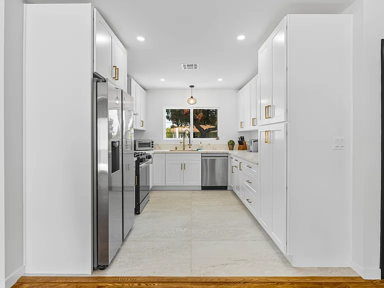 401 Rancho Dr — Photo 7