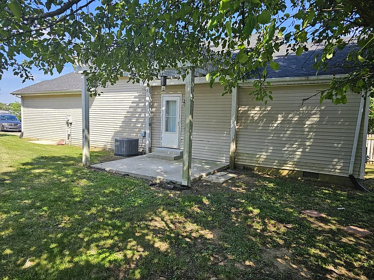 215 Strawberry Ct — Photo 18