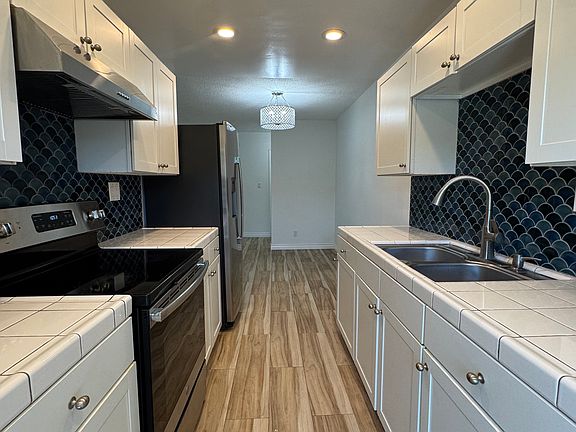 3rd image of 6574 Fountain Ave #B