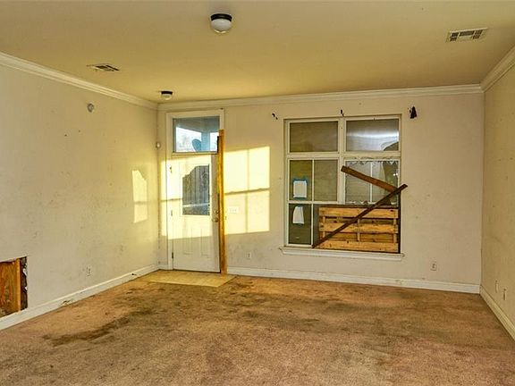 4th image of 2112 Benton St