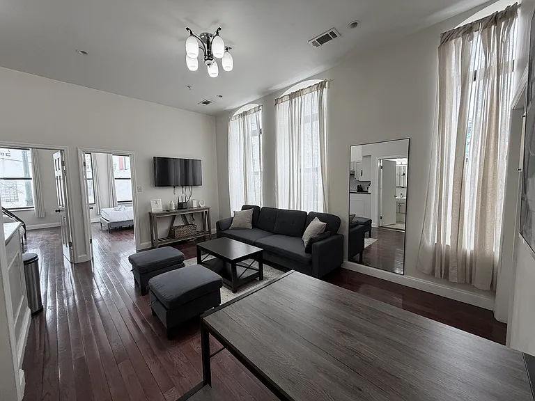 217 N 11th St #401 — Photo 5