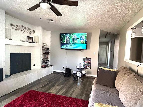 4th image of 305 NW Parkwood Pl