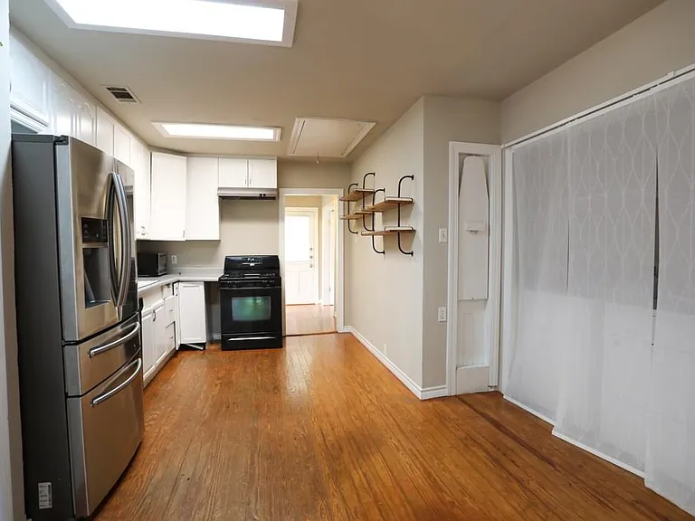 4903 Caswell Ave — Photo 3