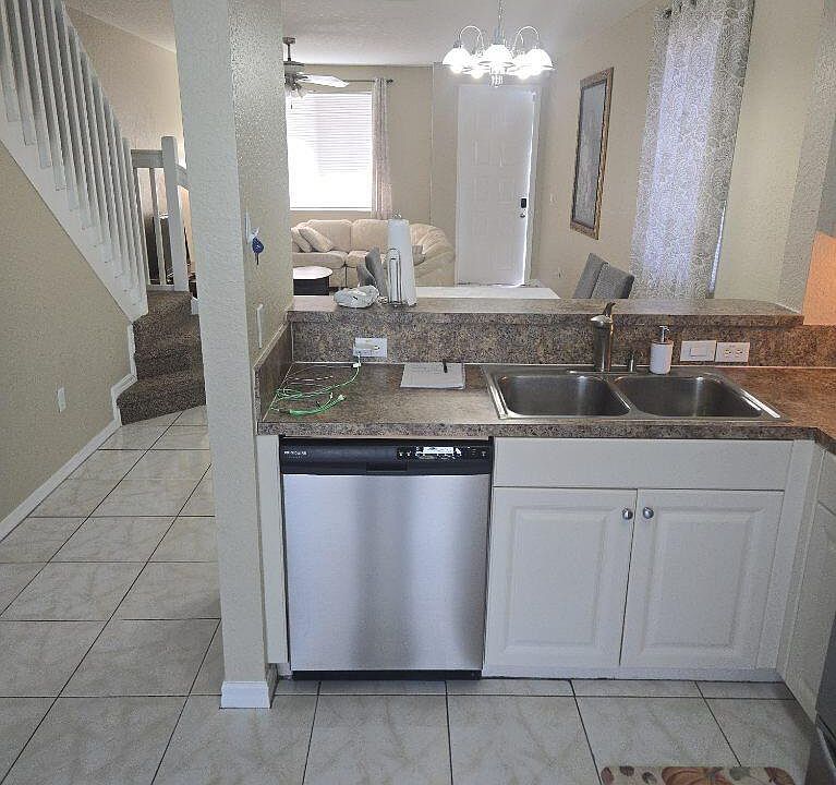 2nd image of 1958 Hibiscus Lane