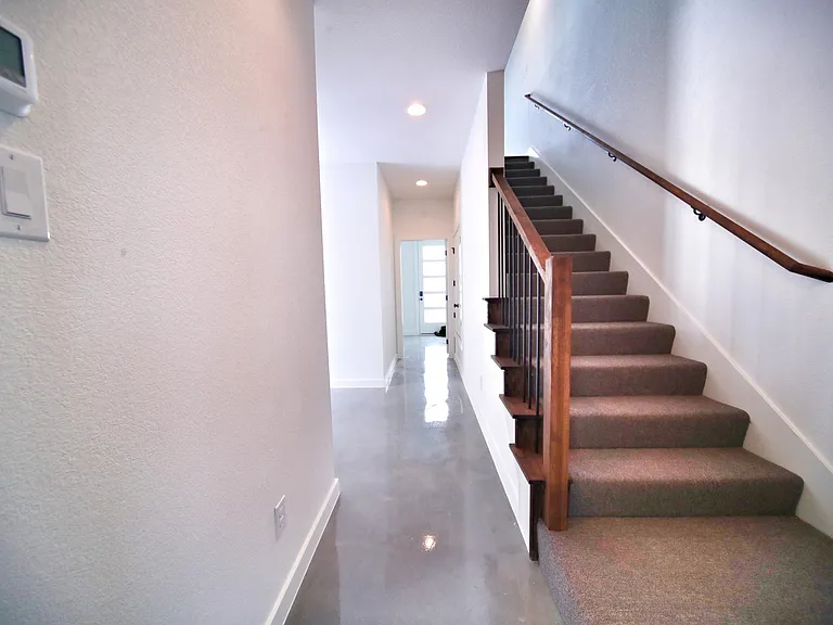3519 S Hills Ave — Photo 6