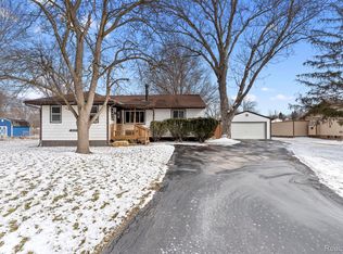 3375 Grant Rd, Rochester Hills, MI 48309