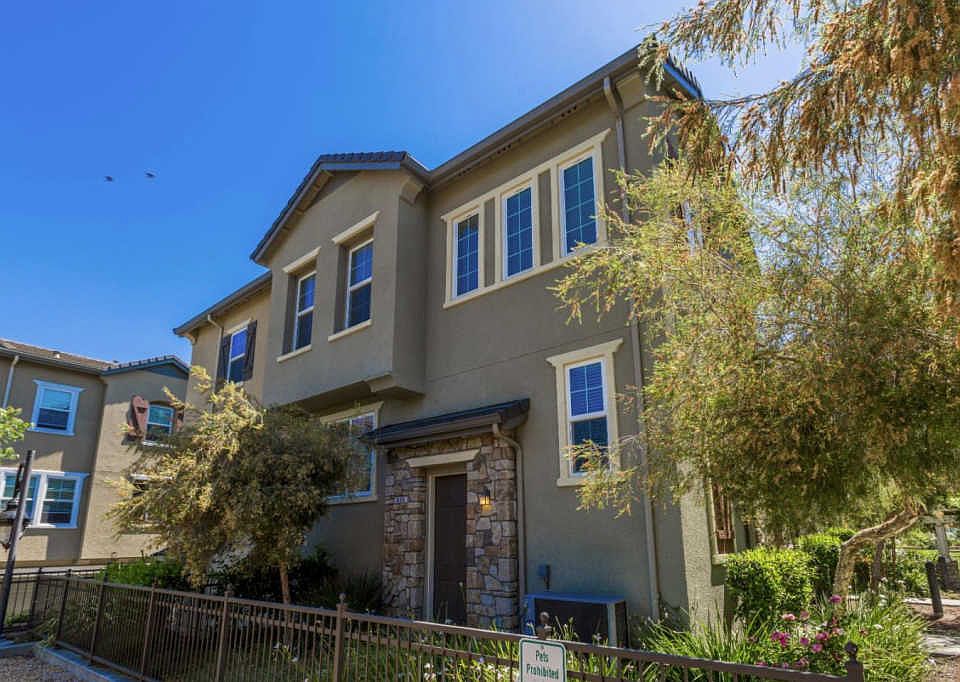 1st image of 826 Sevin Ter