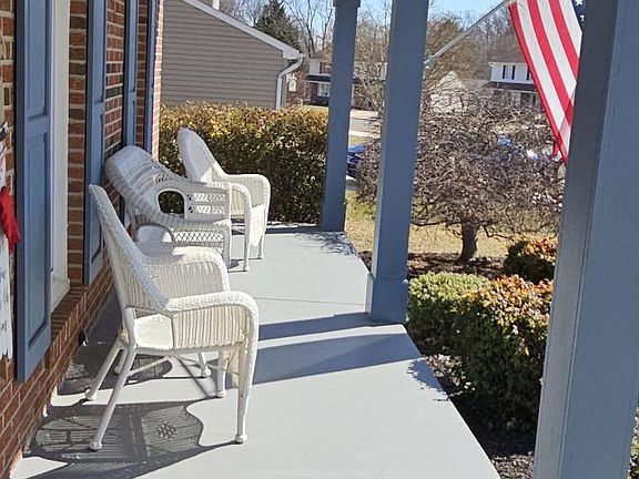 3rd image of 406 Trout Dale Ct