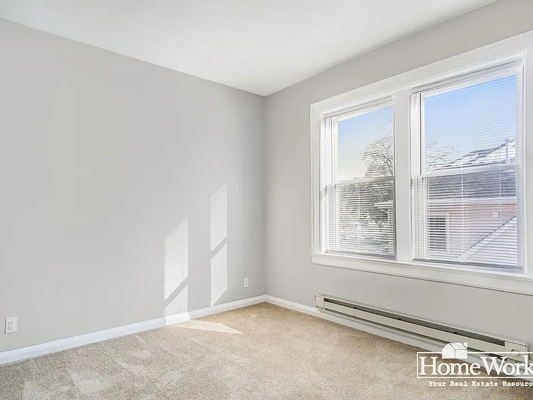 1009 E Jefferson Blvd — Photo 17