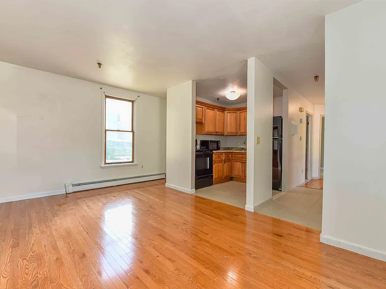 129 Green St #2 — Photo 9