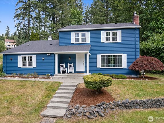 3rd image of 10323 Crescent Valley Drive NW