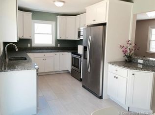 27 Holmes Rd, East Lyme, CT 06333