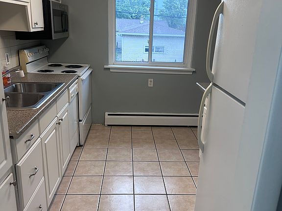 2nd image of 98 Mallory Rd