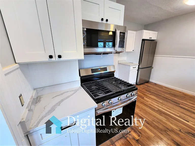 98 Irving St — Photo 3
