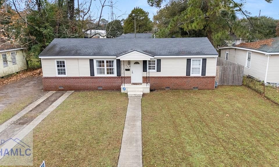1st image of 325 Manor Dr