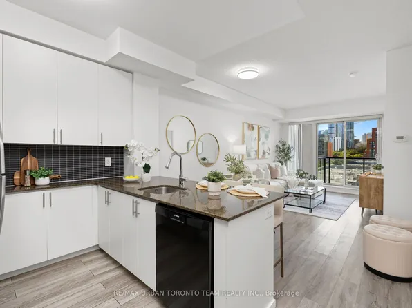 260 Sackville St #514, Toronto, ON M5A 0B3