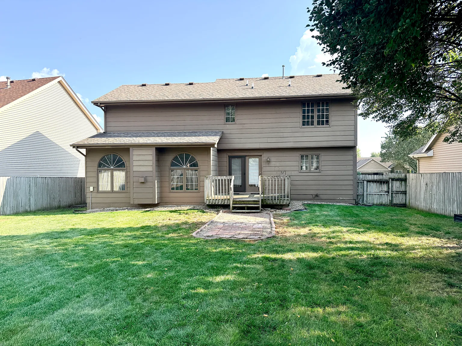 3 bed, 2.5 bath, 2174 sqft, $2,250 — Photo 3