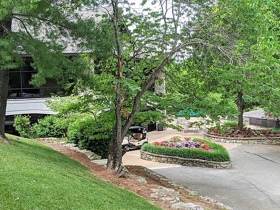 5th image of 101 Silver Oak Way