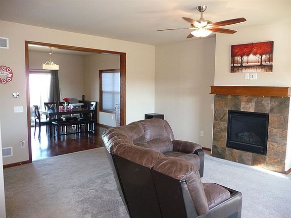3rd image of 290 S Goldenrod Dr