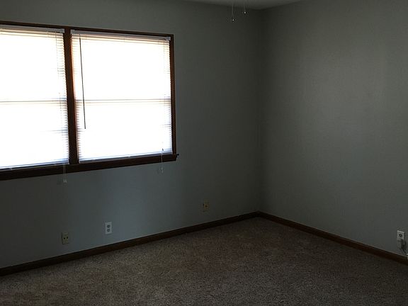 5th image of 20515 Cleveland St