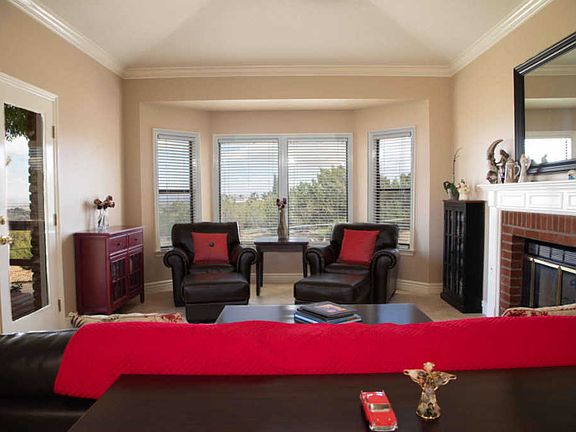 3rd image of 836 Hacienda Dr
