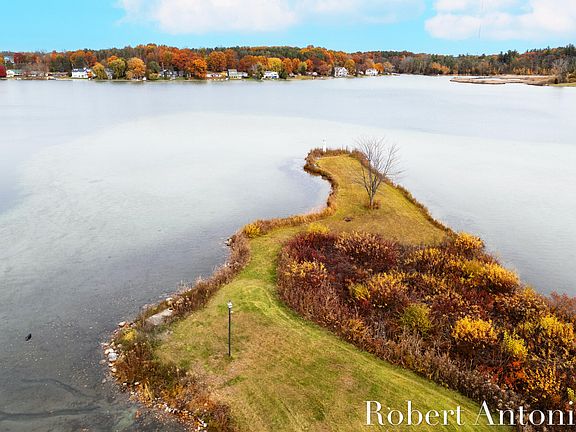 5th image of 250 Shore Dr