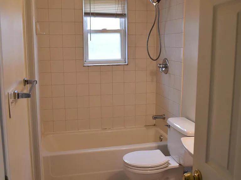 11408 Center Hill Ct — Photo 16