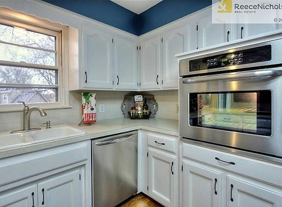 Nice and bright Cabinets and Stainless Appliances