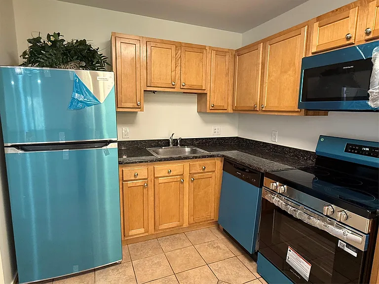 6560 Ridgefield Cir #104 — Photo 4