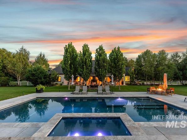 2452 W Champagne Dr, Eagle, ID 83616
