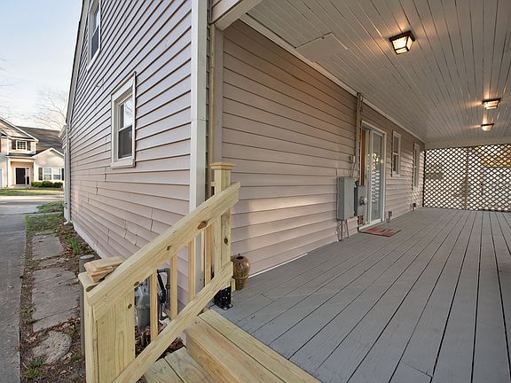 5th image of 2719 Peronne Ave