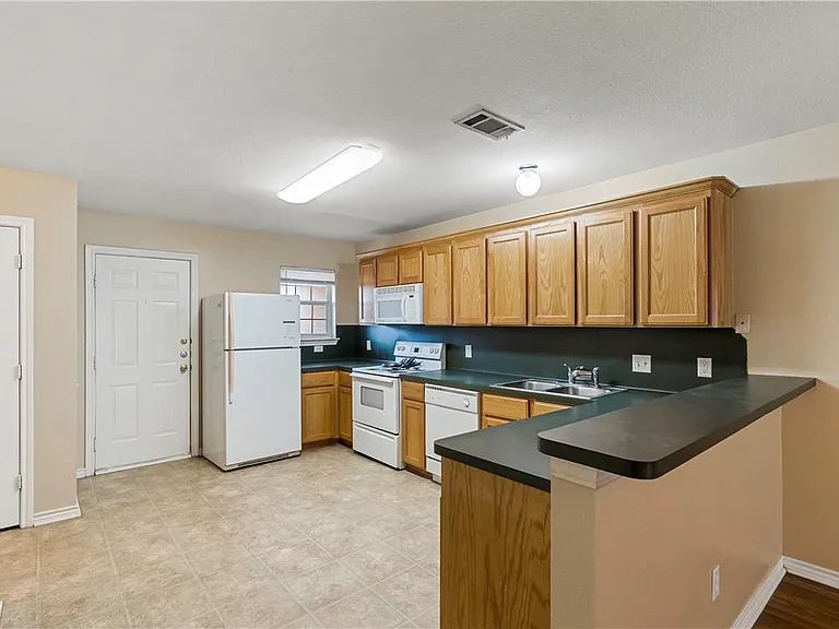 912 Willow Pond St — Photo 10