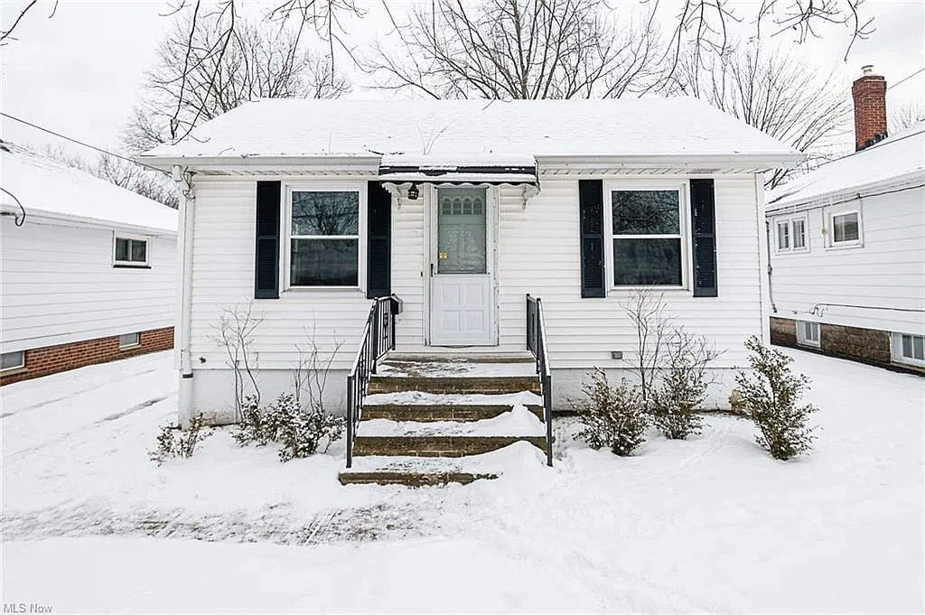 1325 Elmwood Rd photo 1