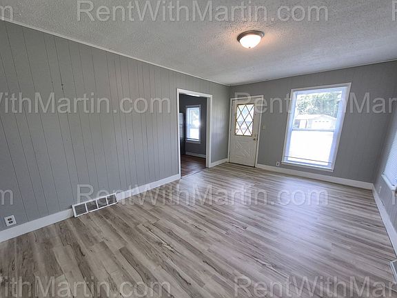 3rd image of 348 Lamont St