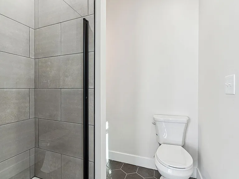 5601 Lansdowne Ave #3 — Photo 18