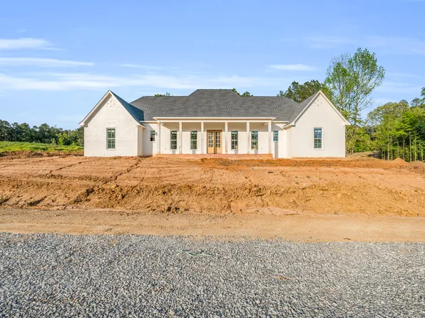 1607 W Briar Lake, Starkville, MS 39759
