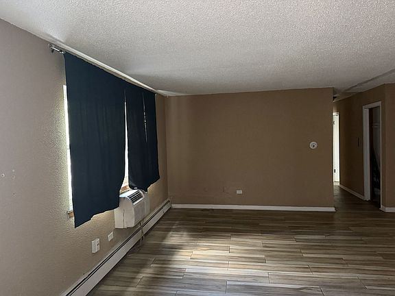4th image of 950 E 86th St APT 105