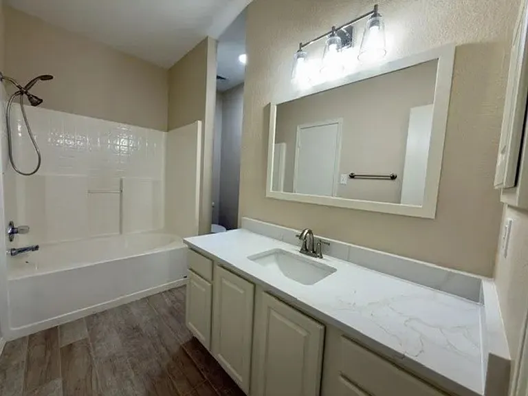 4425 Park Creek Ct — Photo 11
