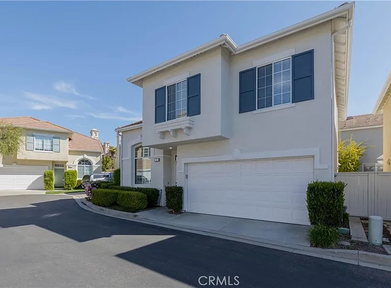 54 Melrose Dr — Photo 2