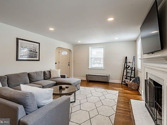 4th image of 915 Harper Ave