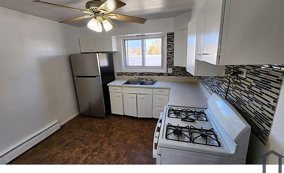 3rd image of 2100 Williamsburg Dr APT 302
